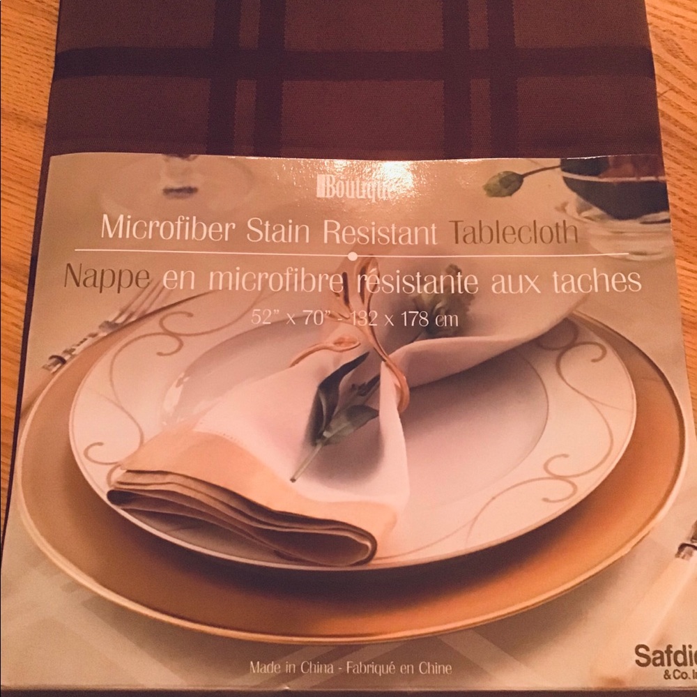 Microfiber stain resistant tablecloth (brown)